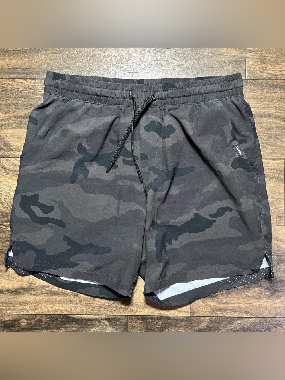 UNRL Stride Shorts Men's Medium Black Camo 5.5" Hybrid Performance Athletic EUC